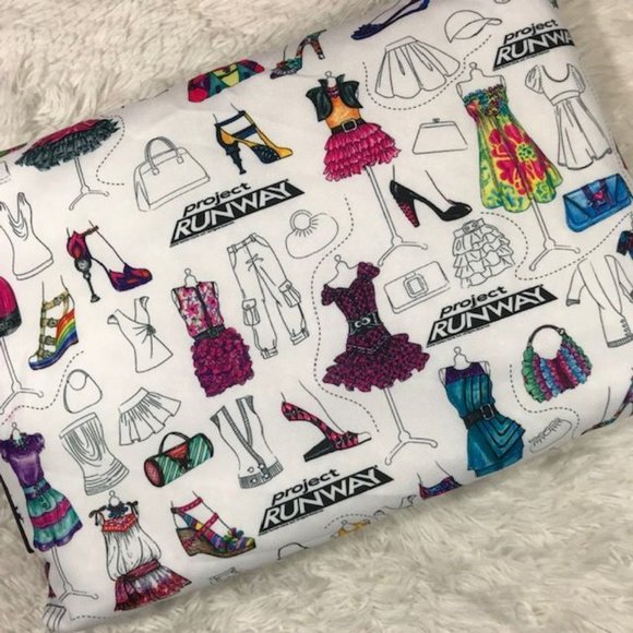 Project Runway Fashion Design Light-Box Lap Desk Set - Picture 7 of 16